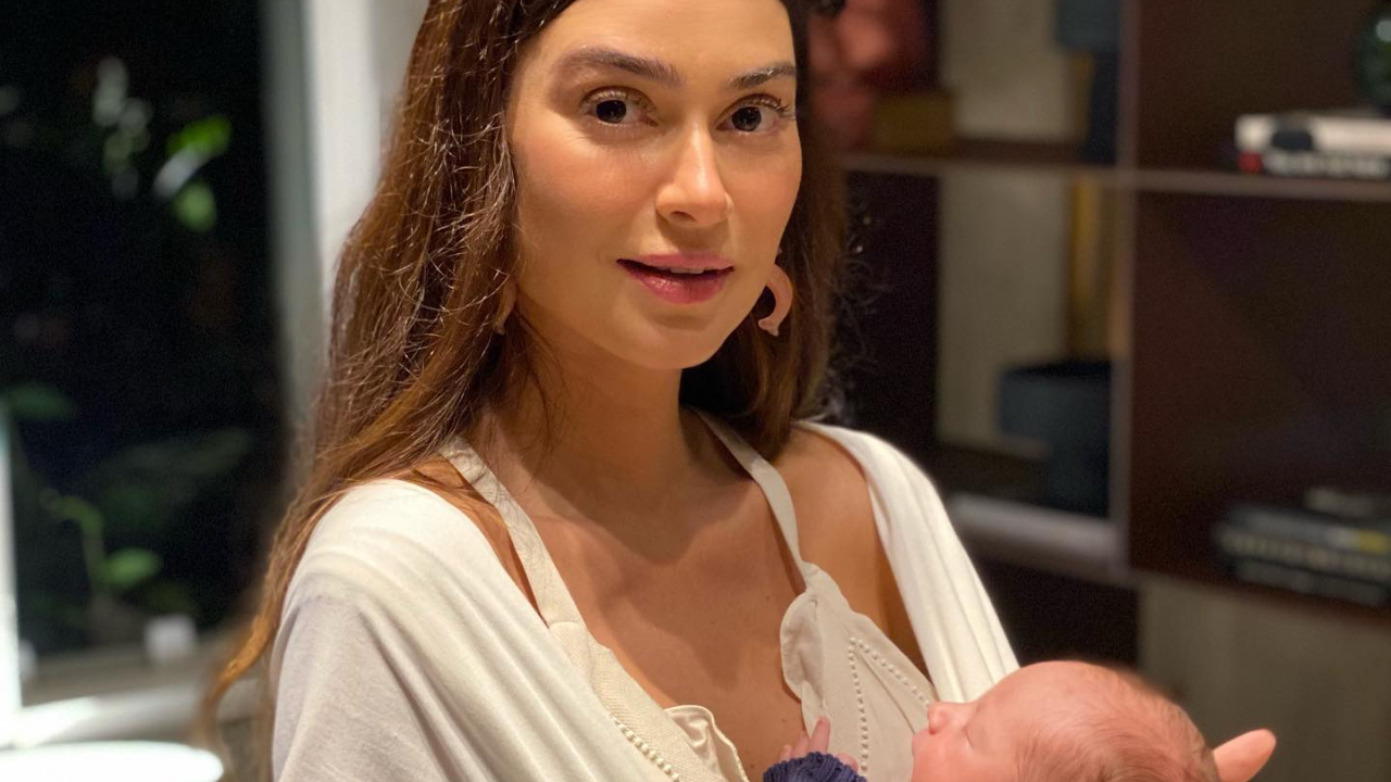 Thaila Ayala flagra Francisco mostrando a língua e encanta web: ”Muito charme”