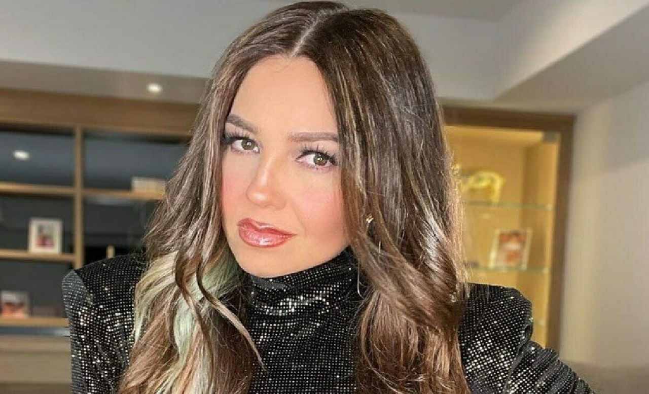 Aos 50 anos, mexicana Thalia exibe cintura finíssima e chama atenção: ”Incrível’