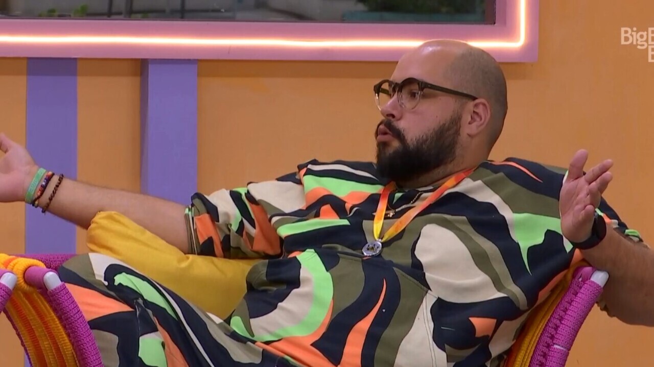 Após cutucada de Tadeu Schmidt, Tiago Abravanel reflete: ”Será que estão me vendo lá fora muito ‘isentão’?”