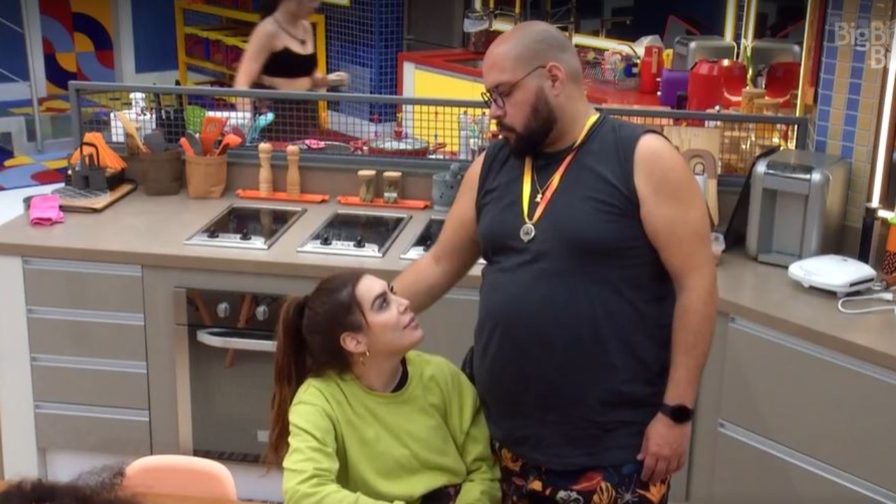 BBB22: Tiago Abravanel deixa Naiara Azevedo de fora do VIP e cantora diz: ”Não me acha uma peça importante para seu jogo”