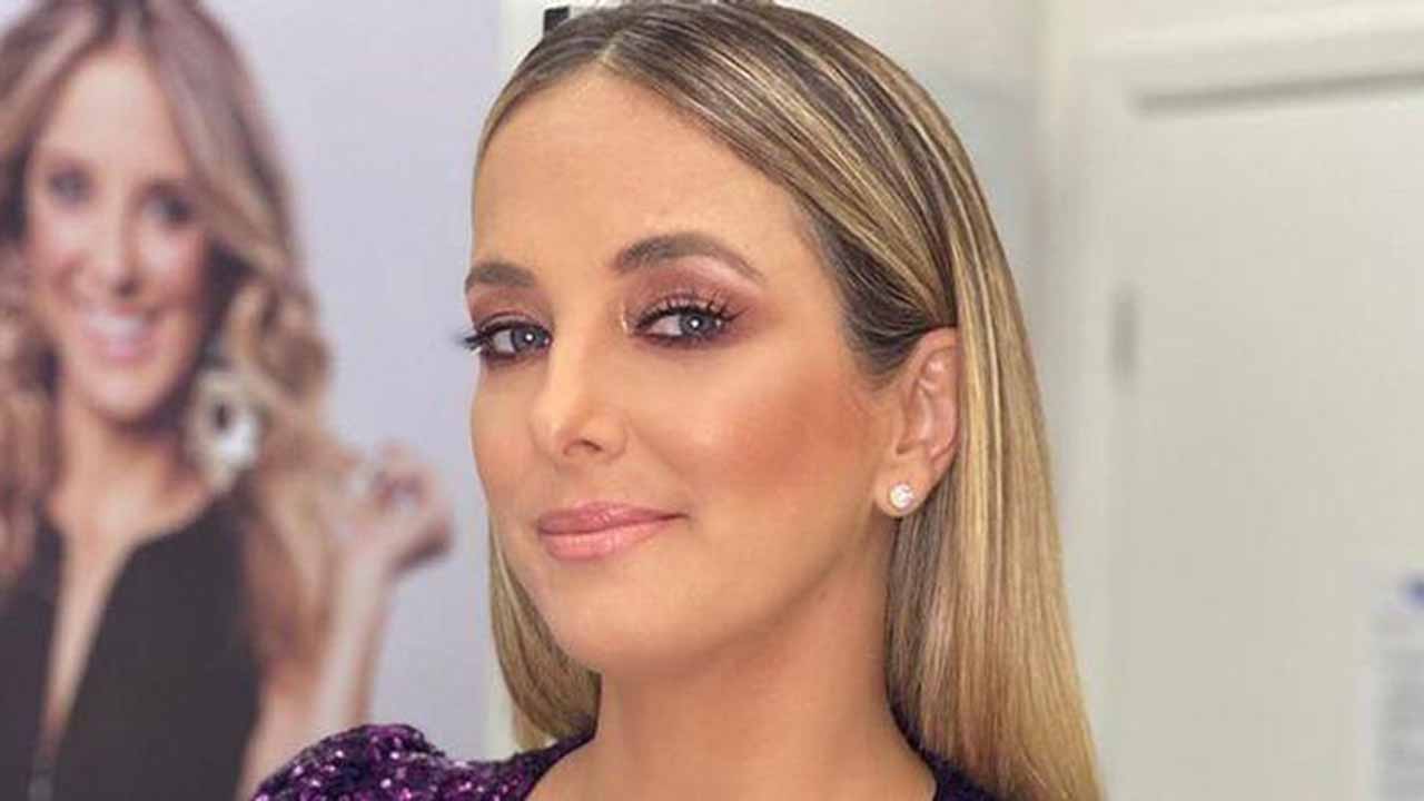Ticiane Pinheiro surge de biquíni e corpão rouba a cena na praia