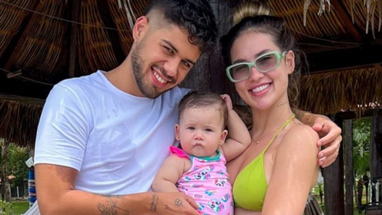 Virgínia Fonseca surge coladinha a Zé Felipe e Maria Alice em clique na piscina