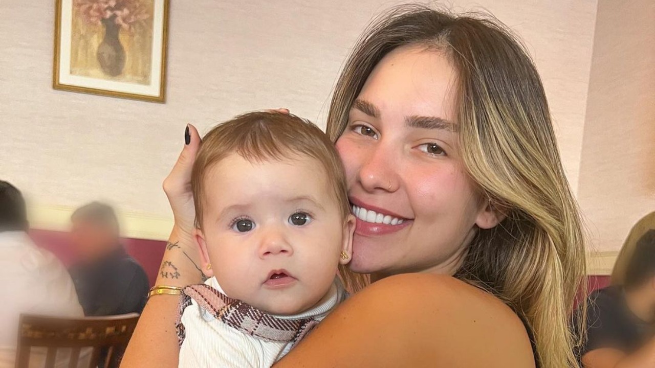 Virginia Fonseca se revolta com fãs que acordaram Maria Alice em hotel: ”Não façam mais isso”
