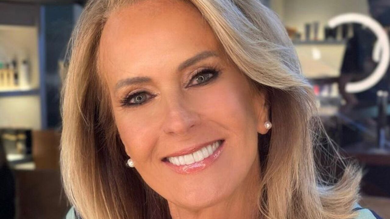Helô Pinheiro esbanja beleza em foto de maiô e recebe chuva de elogios: ”Sempre linda!”