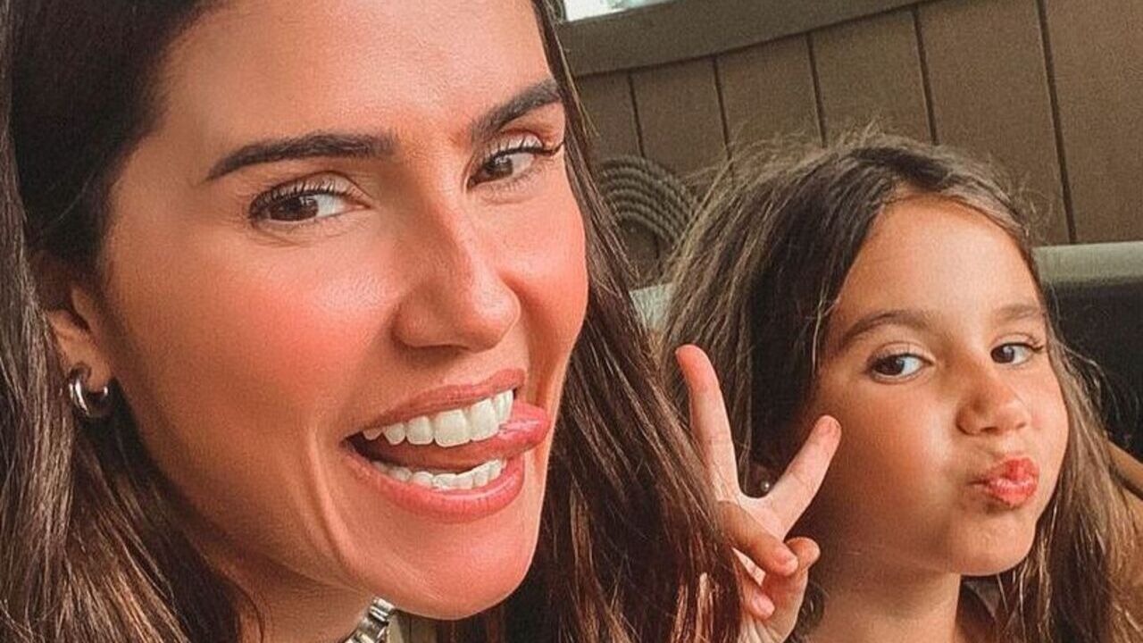 De férias em Orlando, Deborah Secco encanta ao surgir ao lado da filha em novos registros da viagem