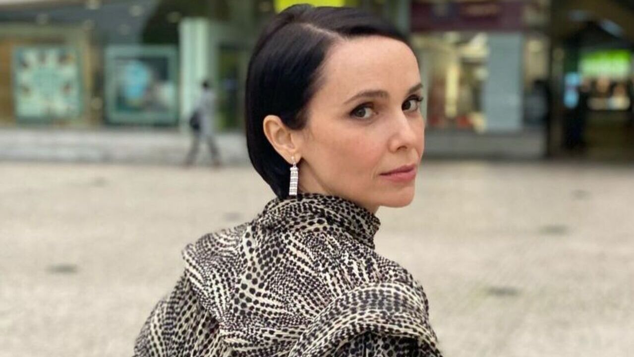 Débora Falabella celebra volta dos ensaios de peça de seu grupo de teatro: “A alegria que é!”
