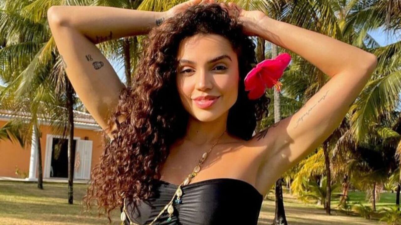 À espera de seu 1º bebê, Paula Amorim surpreende ao exibir treino dentro de casa