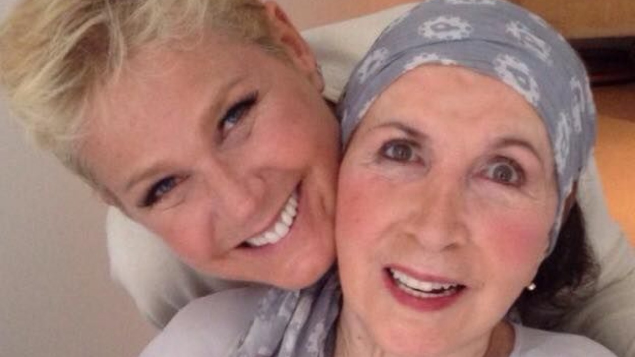 Xuxa Meneghel presta linda homenagem à mãe no dia em que ela faria aniversário: ”Você faz falta”