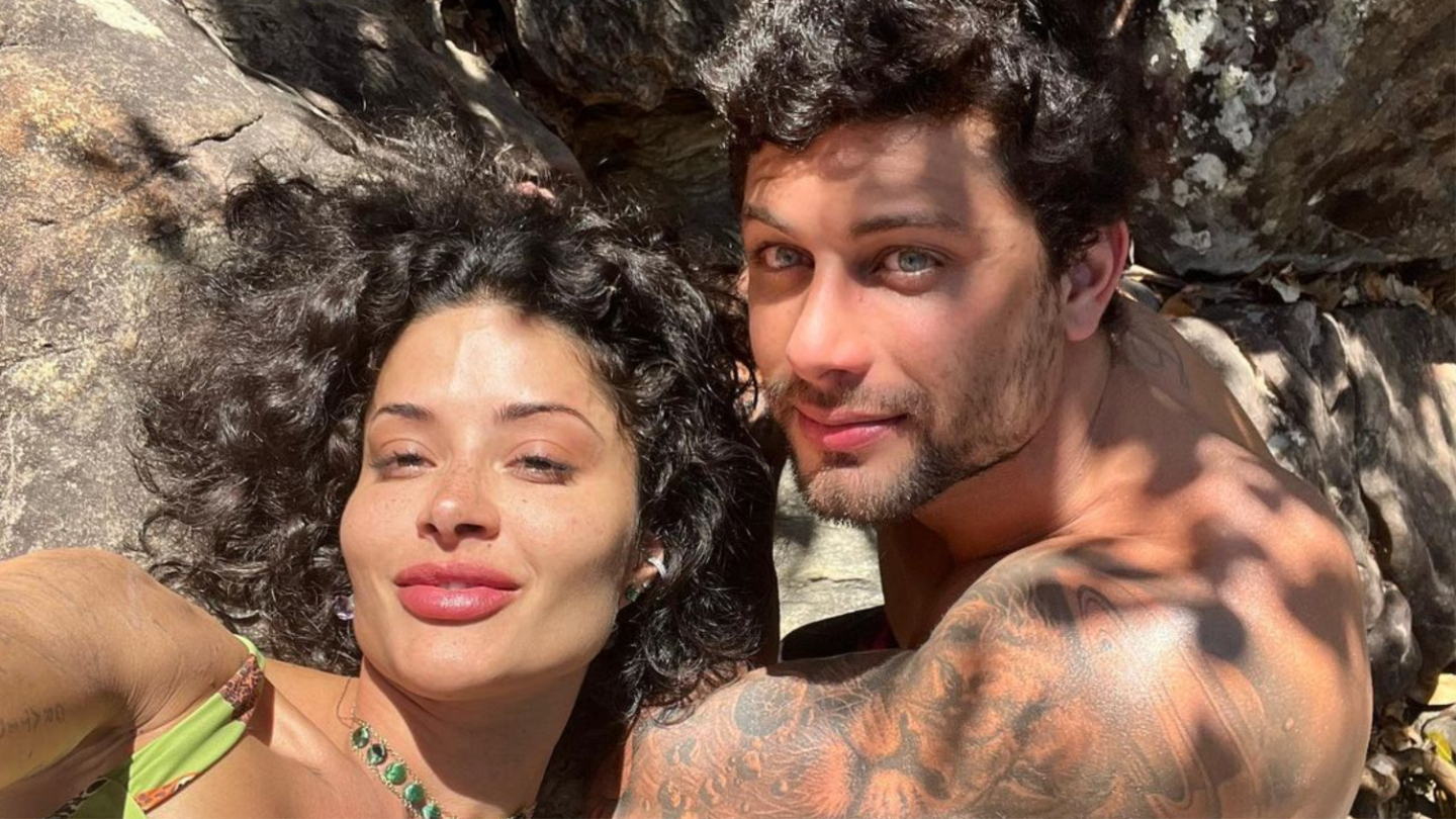 Aline Campos ostenta corpaço em meio à natureza com Jesus Luz e reflete: ”A vida pode ser mágica”