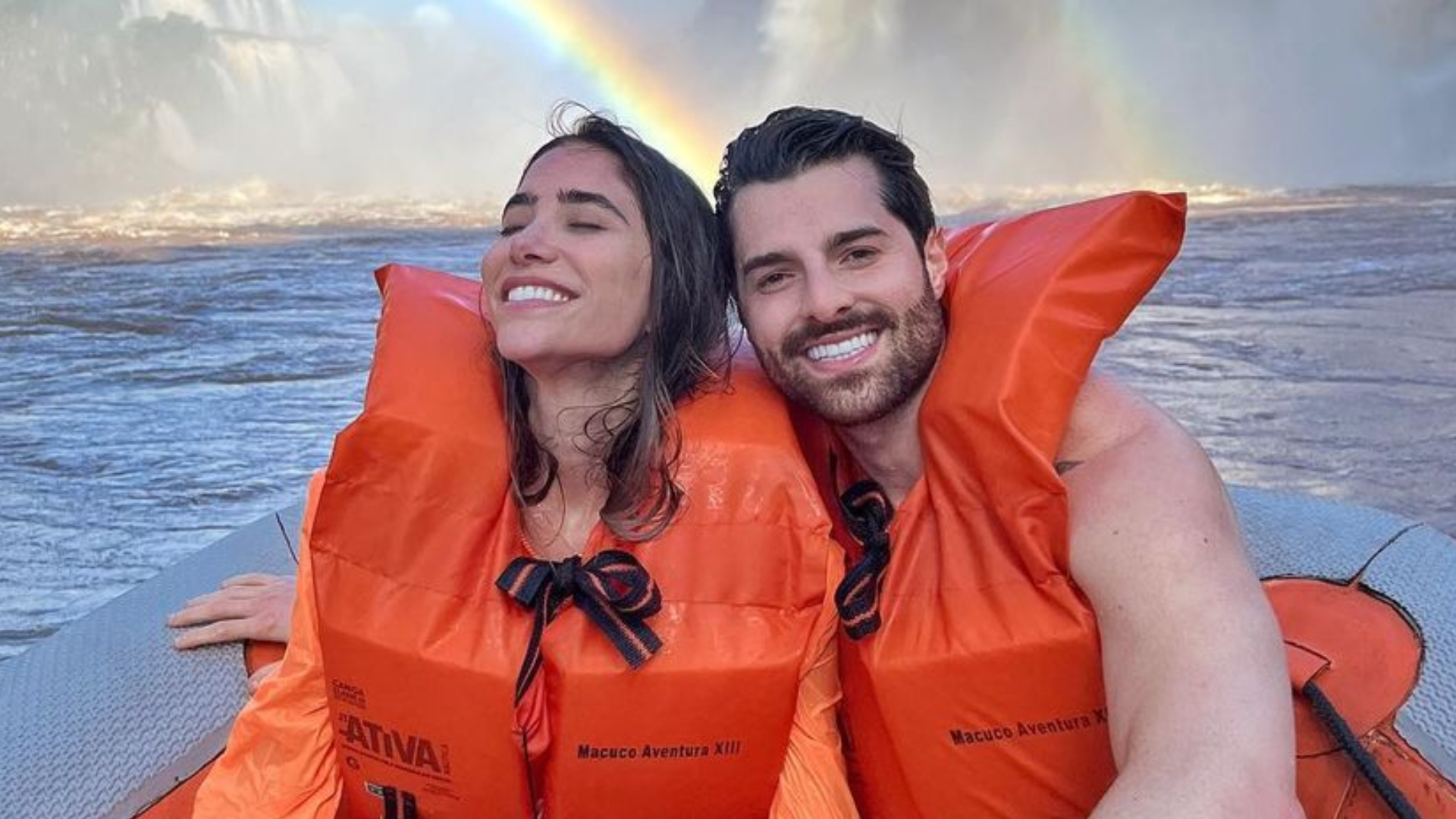 Alok e Romana Novais desembarcam em Ibiza