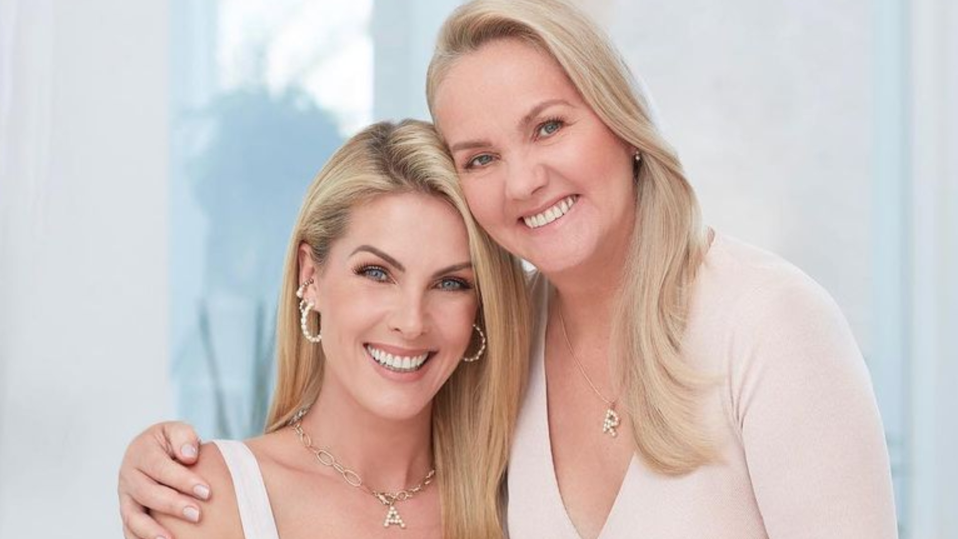 Mãe de Ana Hickmann faz aniversário e recebe homenagem da filha: ”Exemplo de garra e determinação”