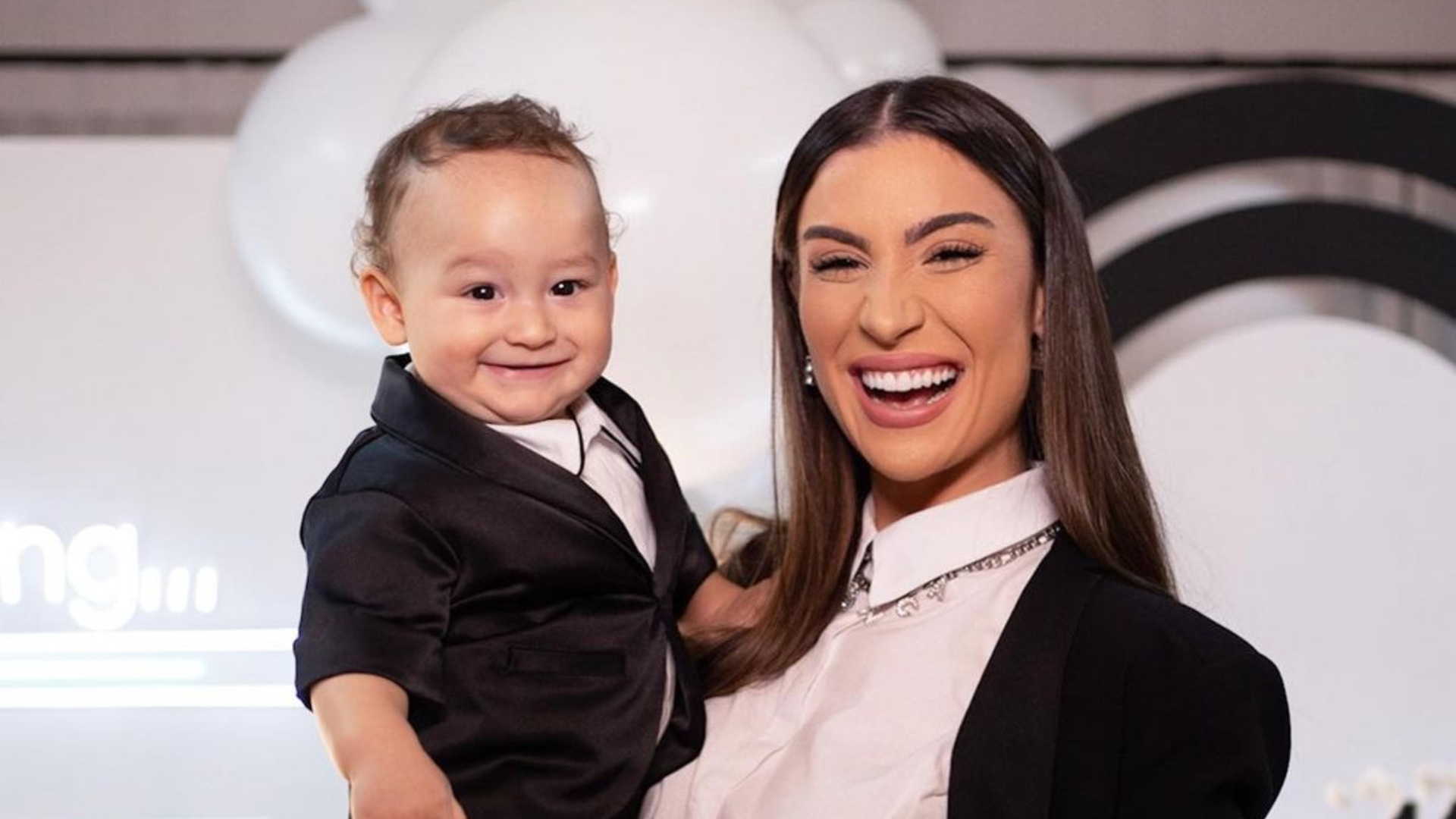 Bianca Andrade flagra Cris aprontando e brinca: ”Virou um pestinha”