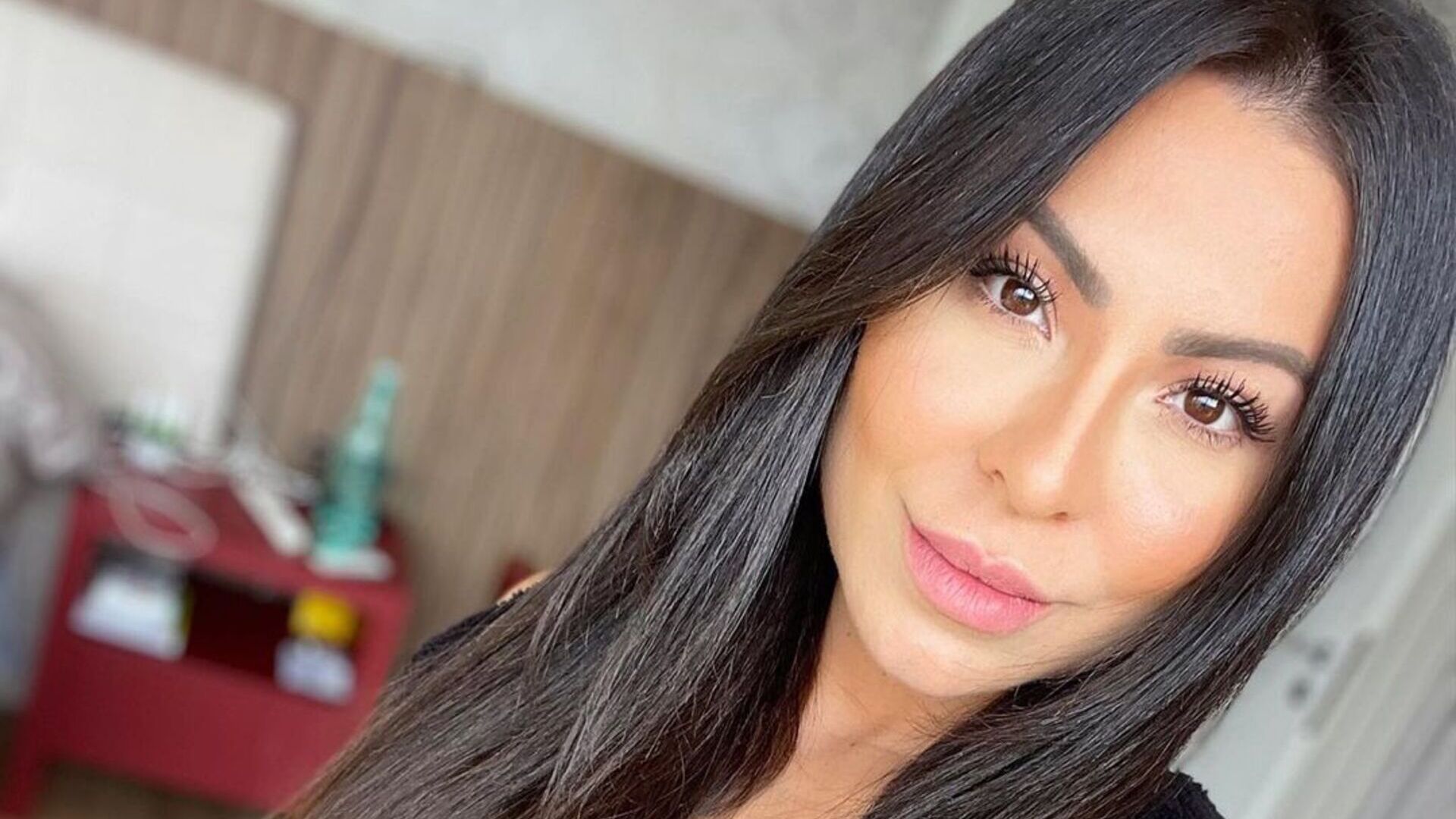 Decotadíssima, Andressa Ferreira deixa novo silicone à mostra