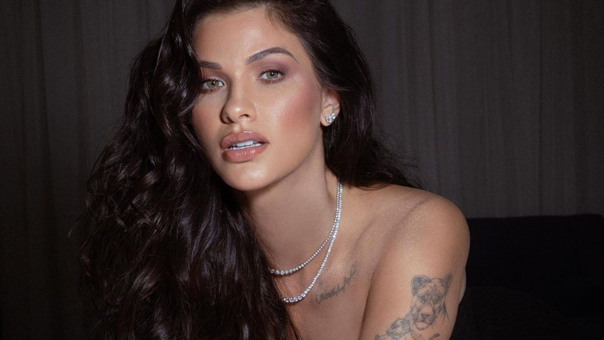 Andressa Suita aposta em look fashionista e surpreende: “Muito estilo”