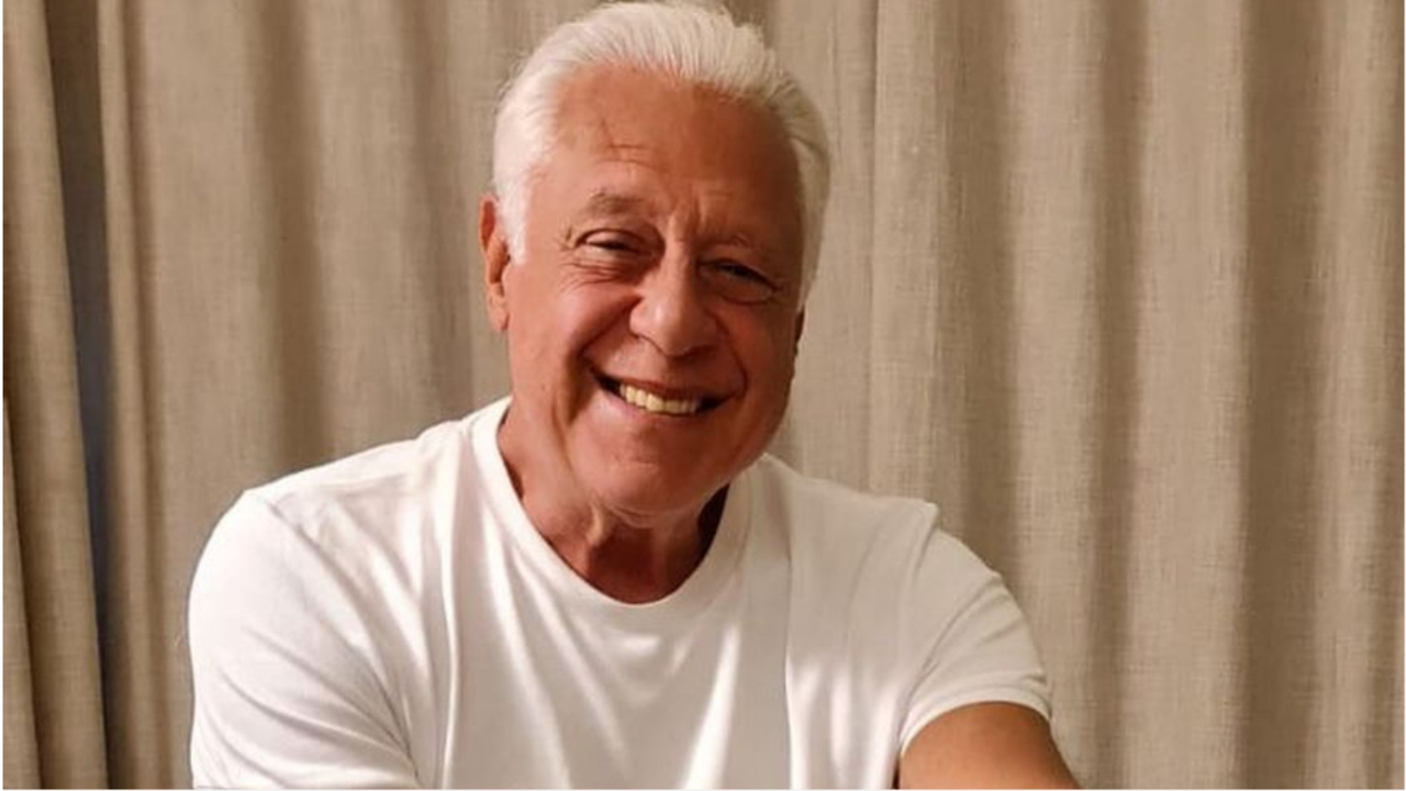 Antonio Fagundes recorda cena de 1981 em que aparece só de cueca e encanta: ”Um homem desse!”