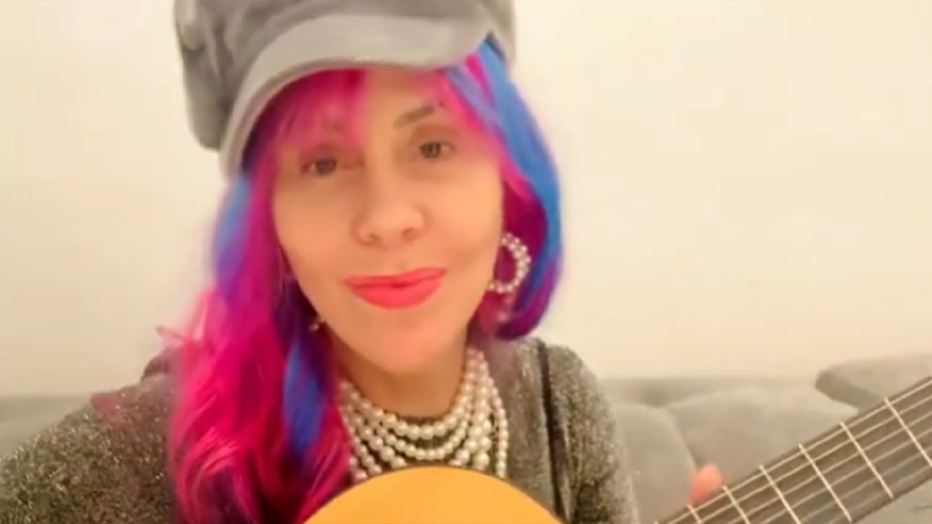 Baby do Brasil rebate ataques por causa de cabelo colorido: ‘Amo perdoar’