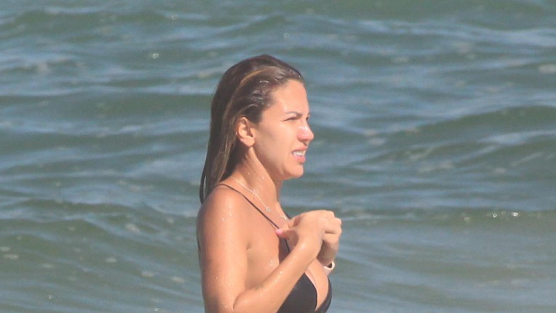 Bárbara Coelho, do Esporte Espetacular, exibe corpão ao usar biquíni mínimo