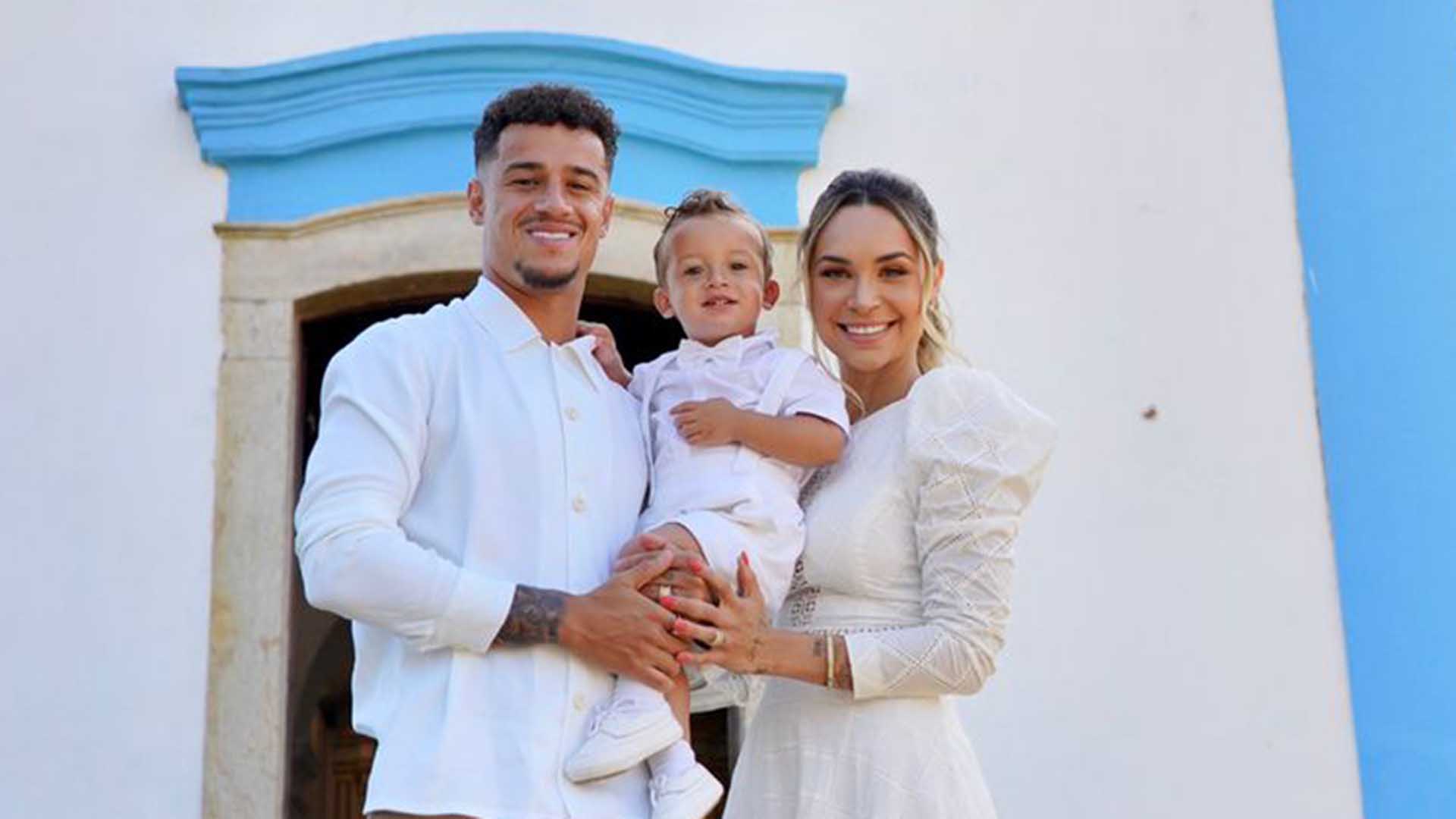 Philippe Coutinho mostra como foi o batizado do filho caçula, José