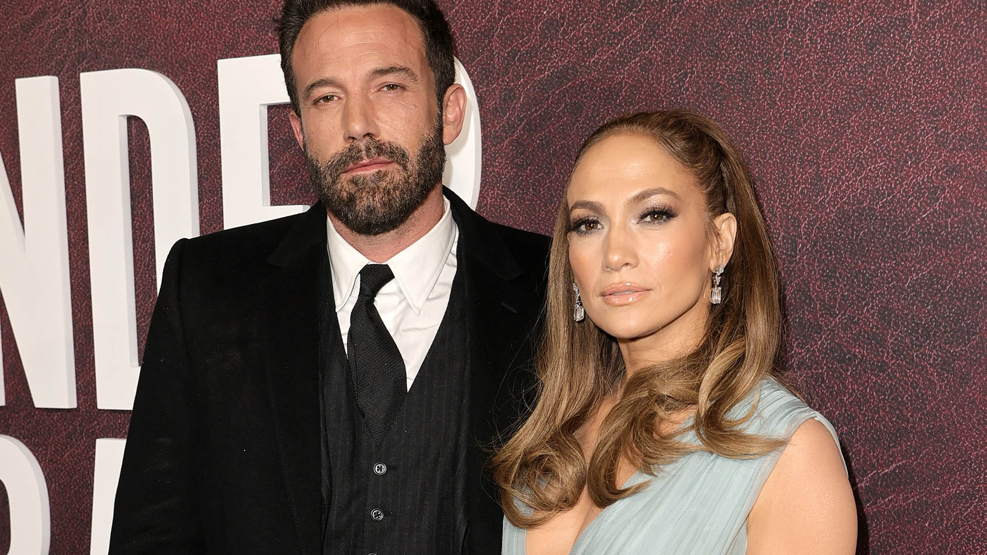 Jennifer Lopez usou dois vestidos em seu casamento com Ben Affleck