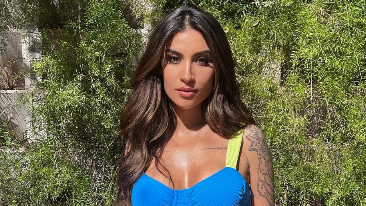 Em Noronha, Bianca Andrade surpreende ao posar de biquíni