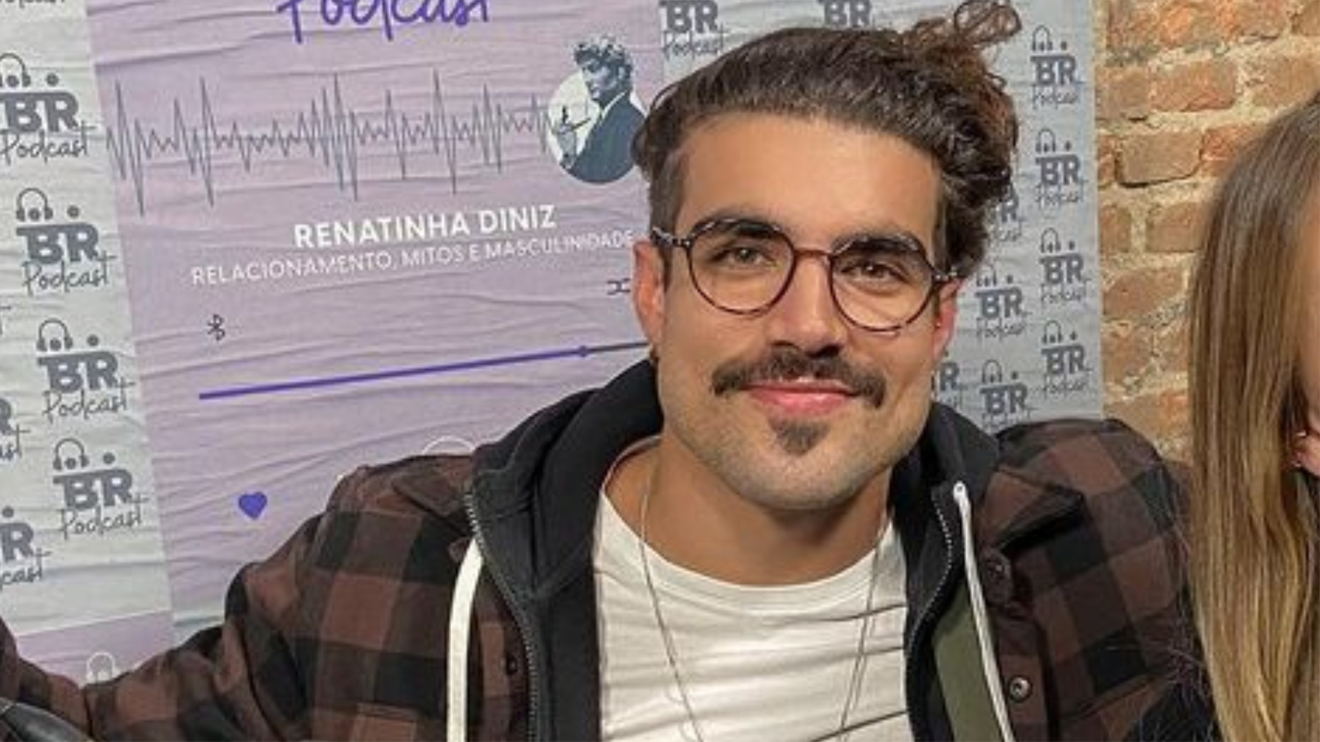 Caio Castro reclama de ter que pagar conta em encontro: ”Me incomoda muito”