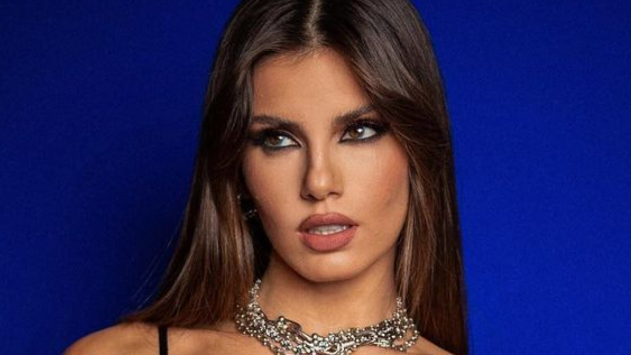 Camila Queiroz elege vestido transparente como segundo look da sua festa de 29 anos