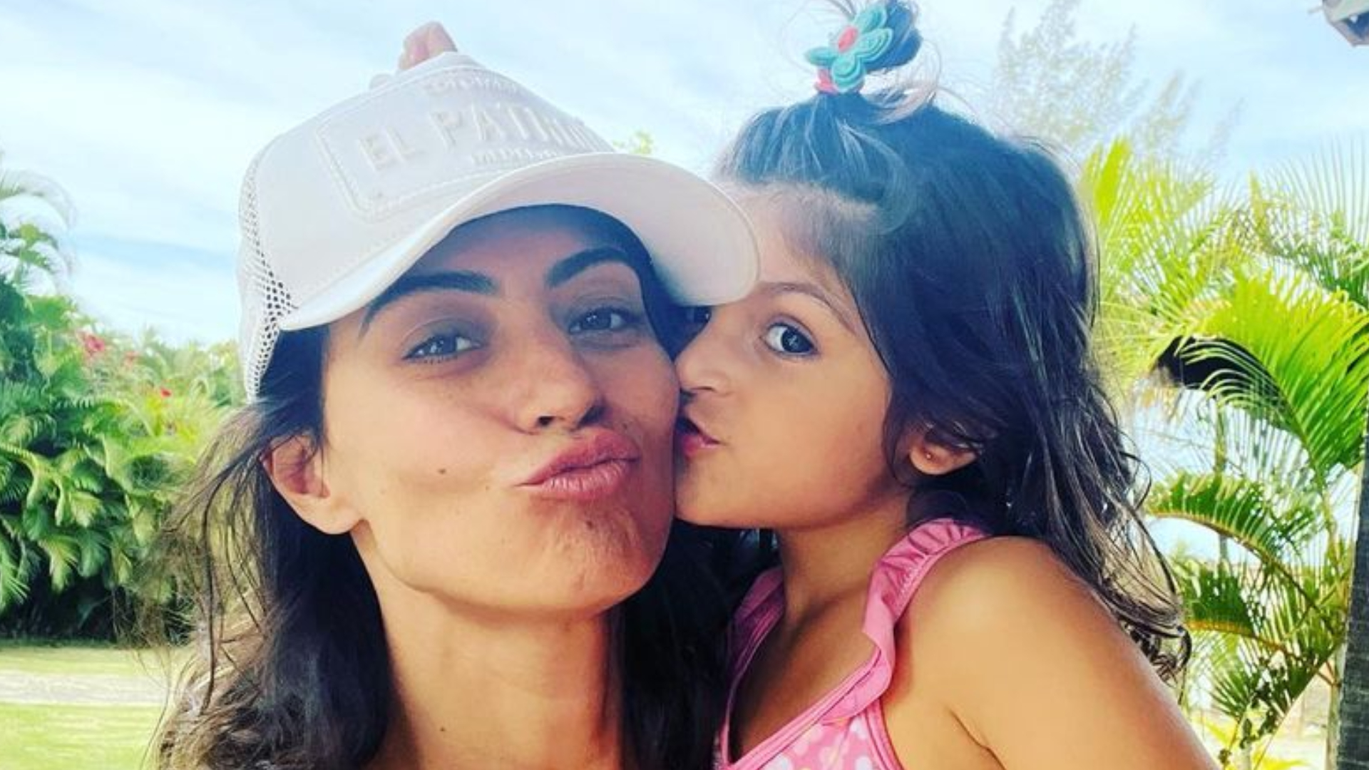 Carol Castro posta clique da infância e compara com a filha, Nina: ”Tá a minha cópia”