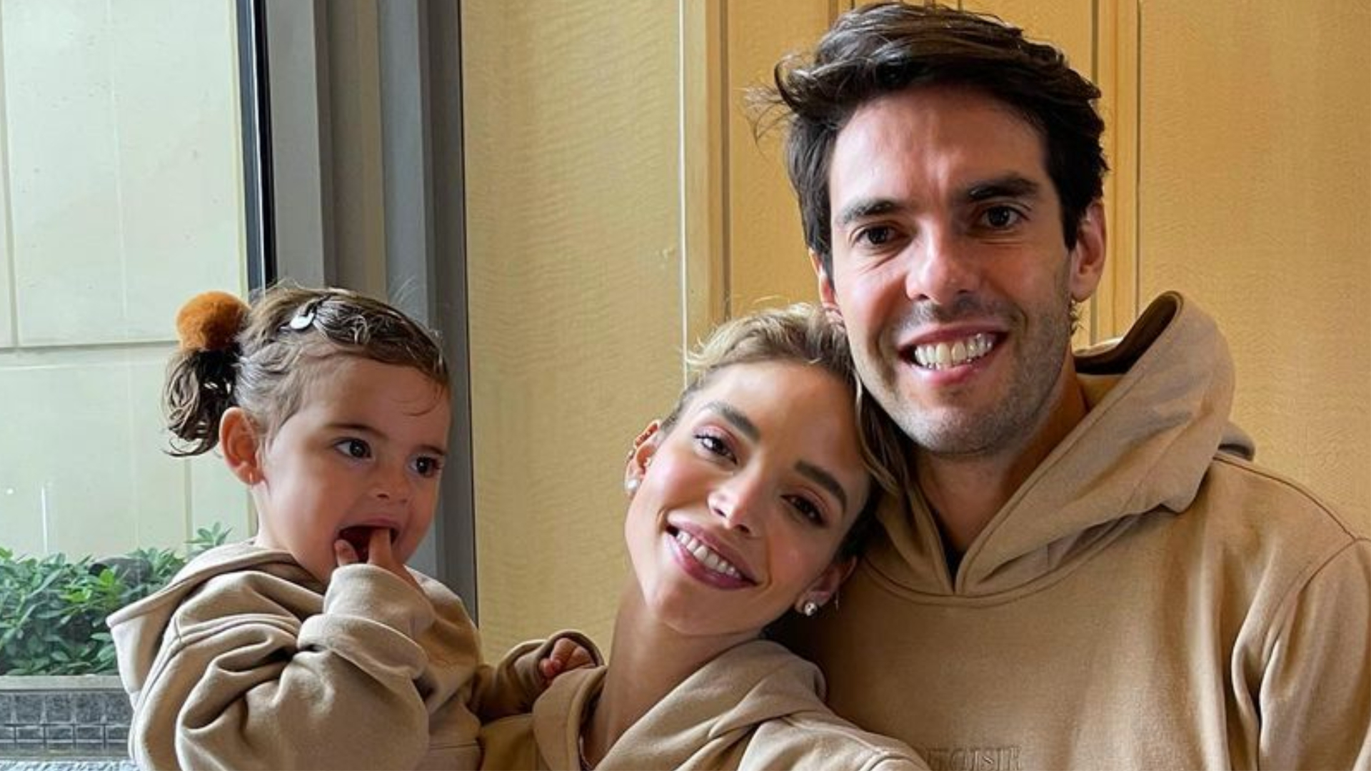 Carol Dias curte viagem para a Itália pela primeira vez com Kaká e a filha Esther