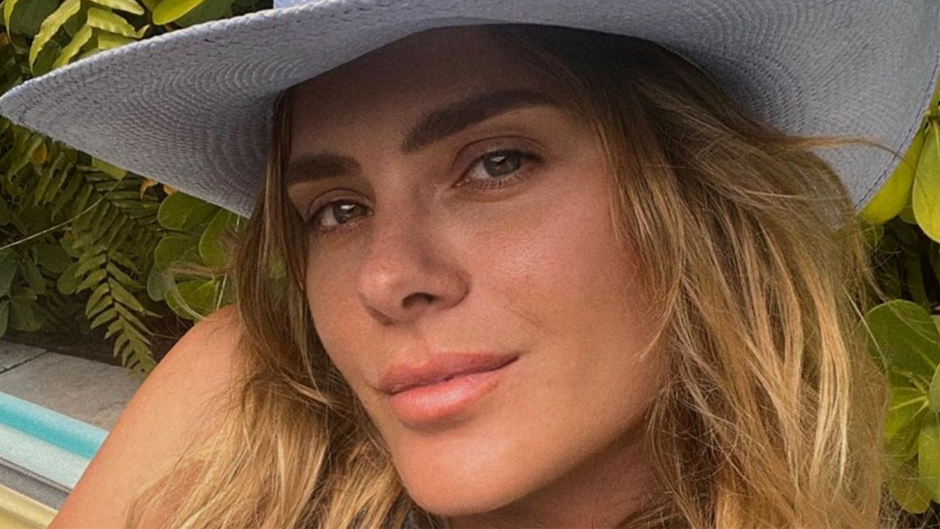 Carolina Dieckmann surge andando a cavalo em meio à natureza: ”Ela é pantaneira”