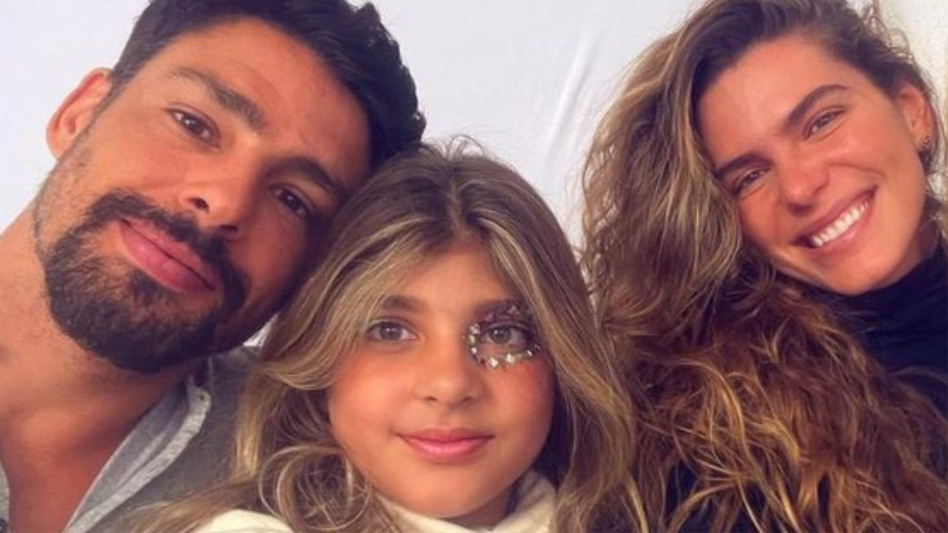 Mariana Goldfarb posa com a filha de Cauã Reymond em jantar na Itália: ”Duas princesas”