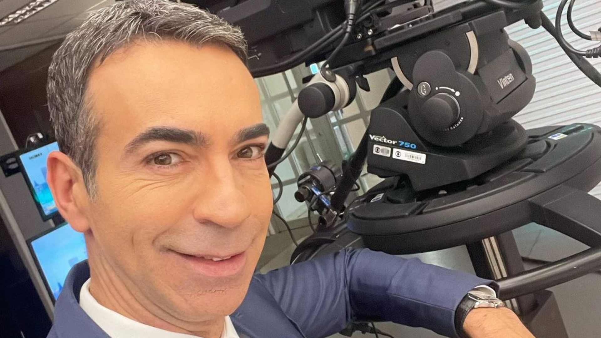 Cesar Tralli celebra volta ao Jornal Hoje após férias: ”Regressar com aquela energia boa e amor ao trabalho”