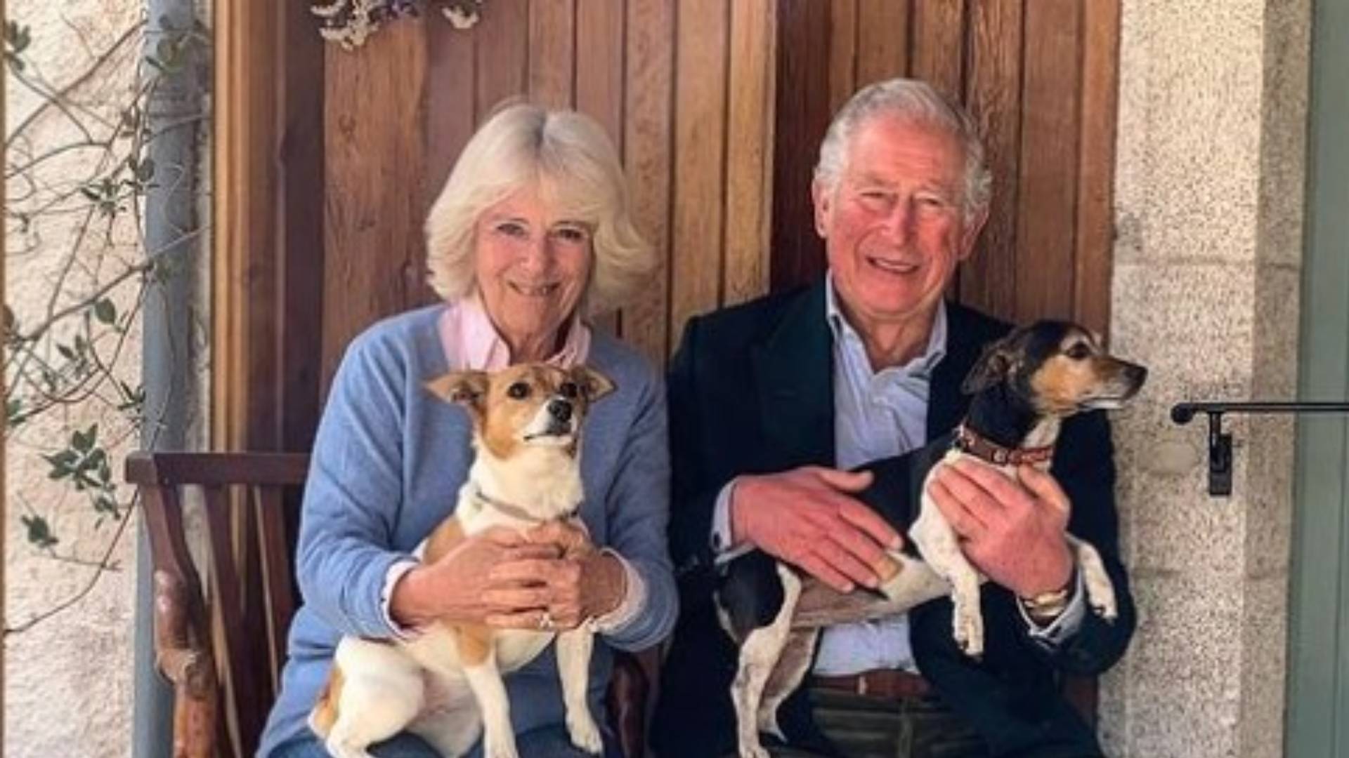 Príncipe Charles e sua esposa Camilla Parker celebram o Carnaval em Londres