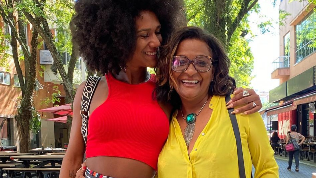 Filha de Claudia Di Moura faz aniversário e ganha homenagem da mãe: “Minha flor”
