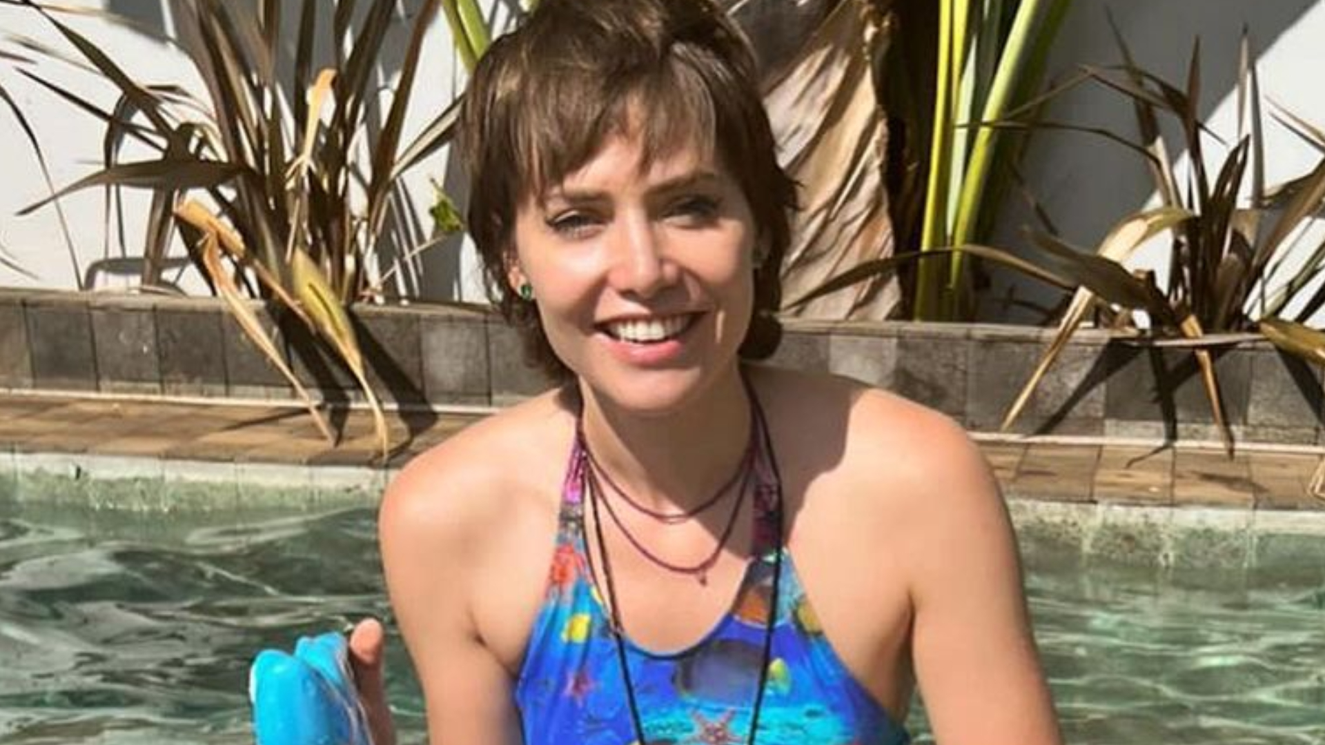 Letícia Colin raspa parte do cabelo para viver nova personagem