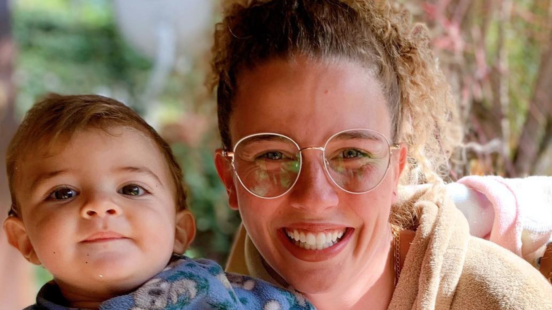 Com cliques fofos, Debby Lagranha celebra os 10 meses do filho: “Meu raio de sol”