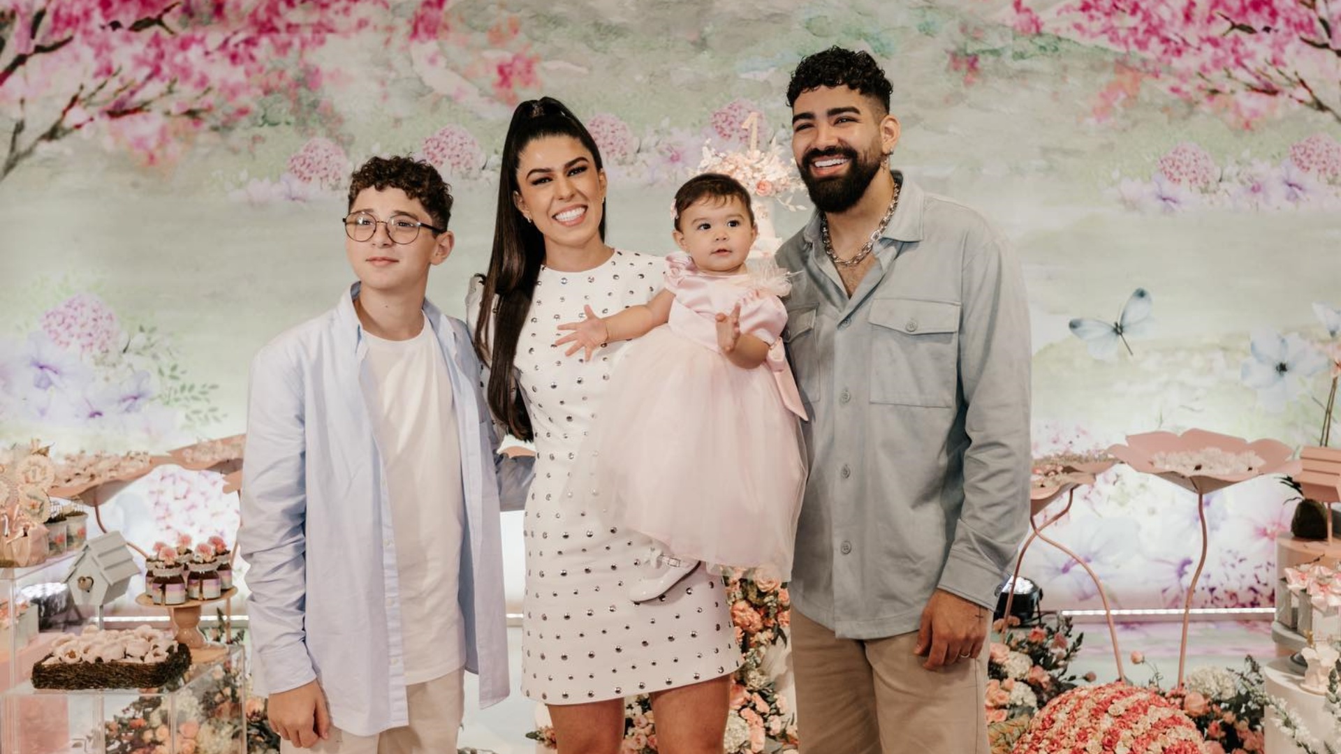 Com festa luxuosa, Dilsinho comemora primeiro ano da filha: “Te amo mais que tudo”