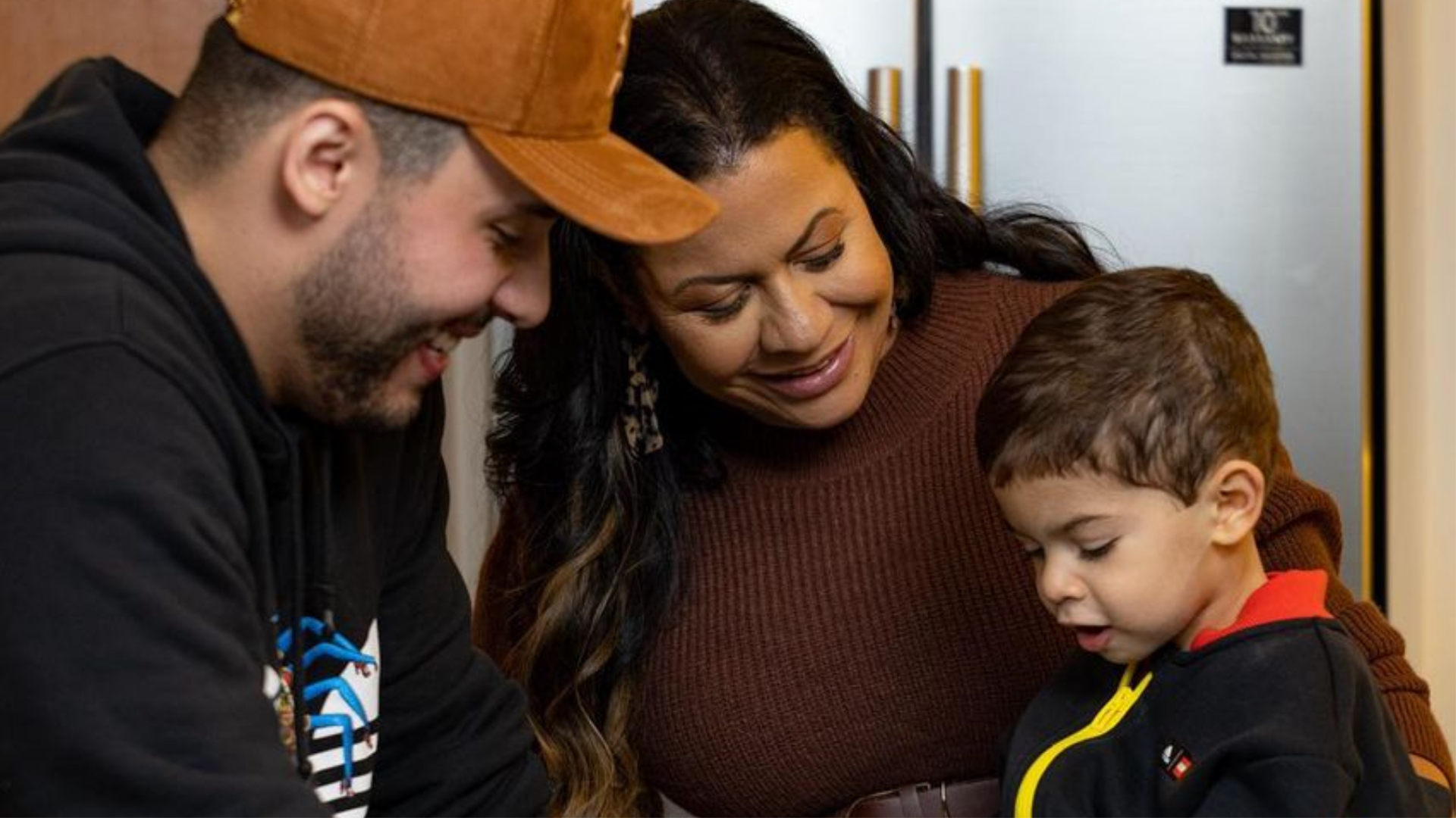 Dona Ruth, mãe de Marília Mendonça, recebe Murilo Huff em seu canal