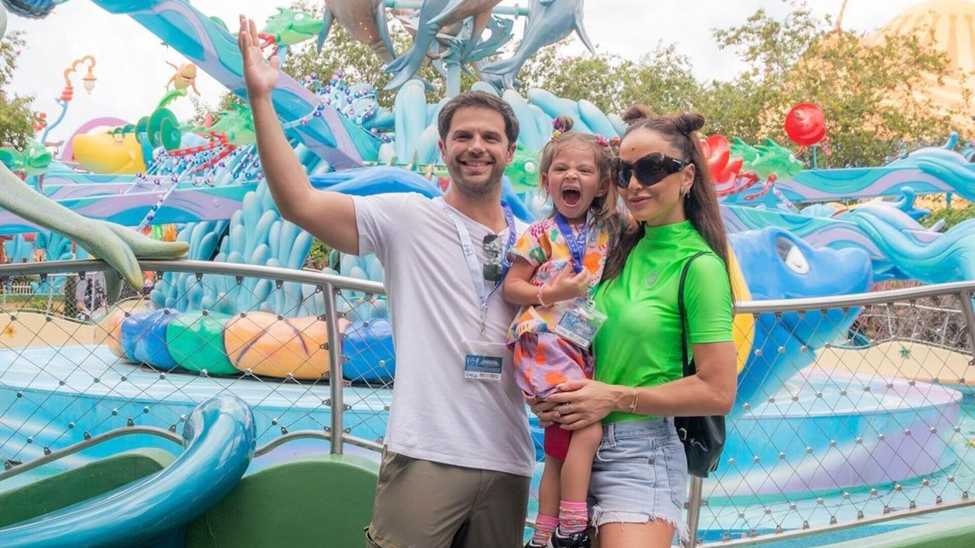 Duda Nagle abre álbum de fotos de primeira vez de Zoe em parque nos EUA