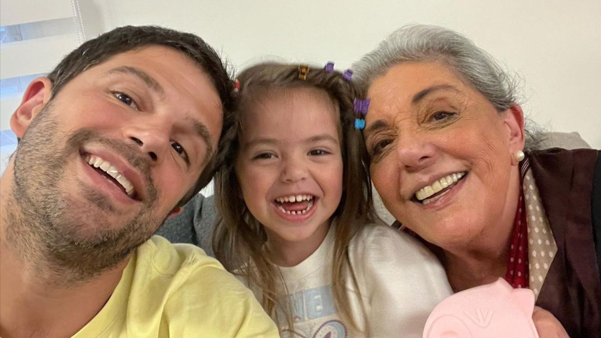 Duda Nagle, Zoe e Leda surgem juntinhos em selfies hilárias: ”Sempre uma farra”