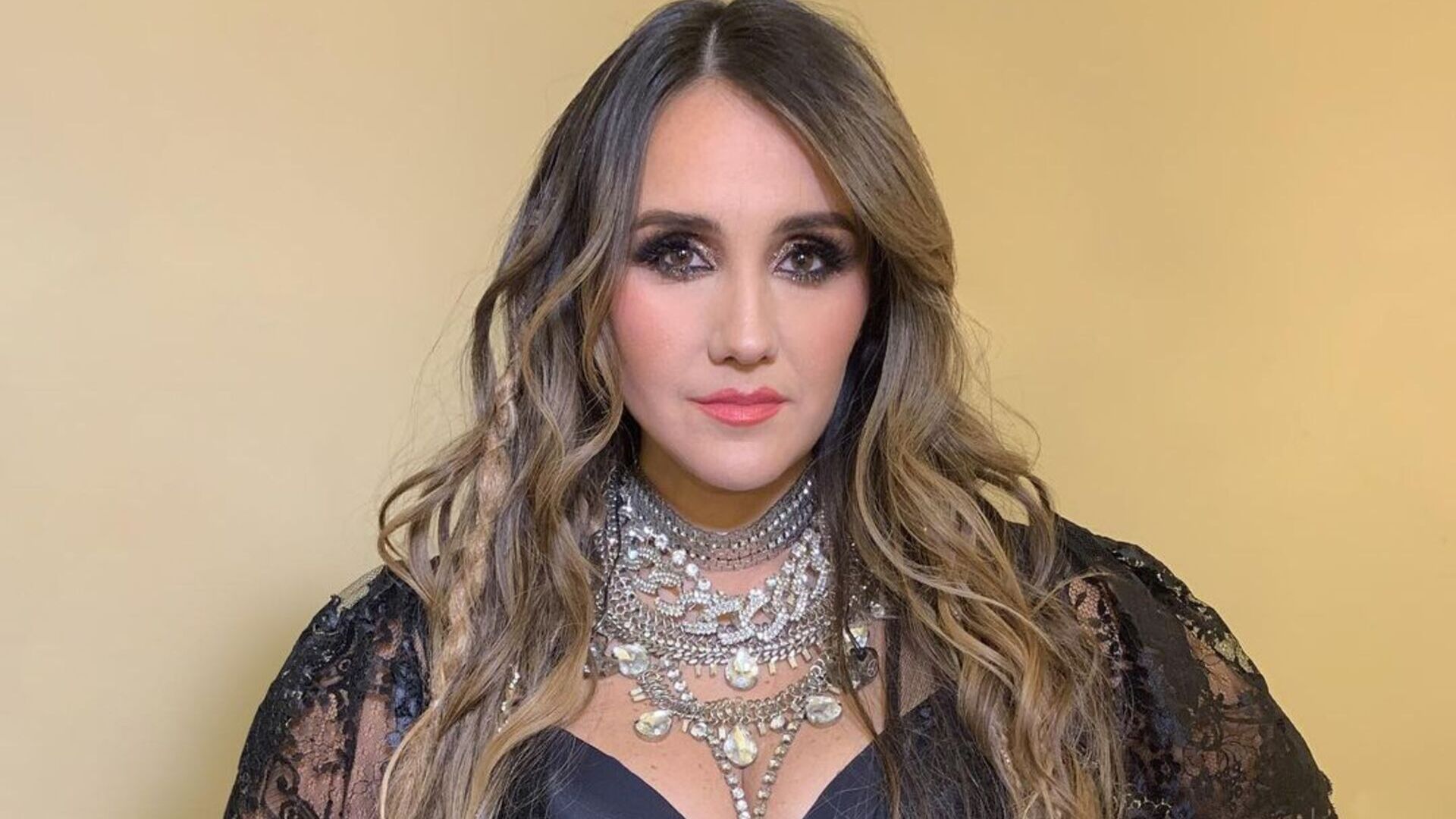 Dulce María ganha divulgação na Times Square em Nova York