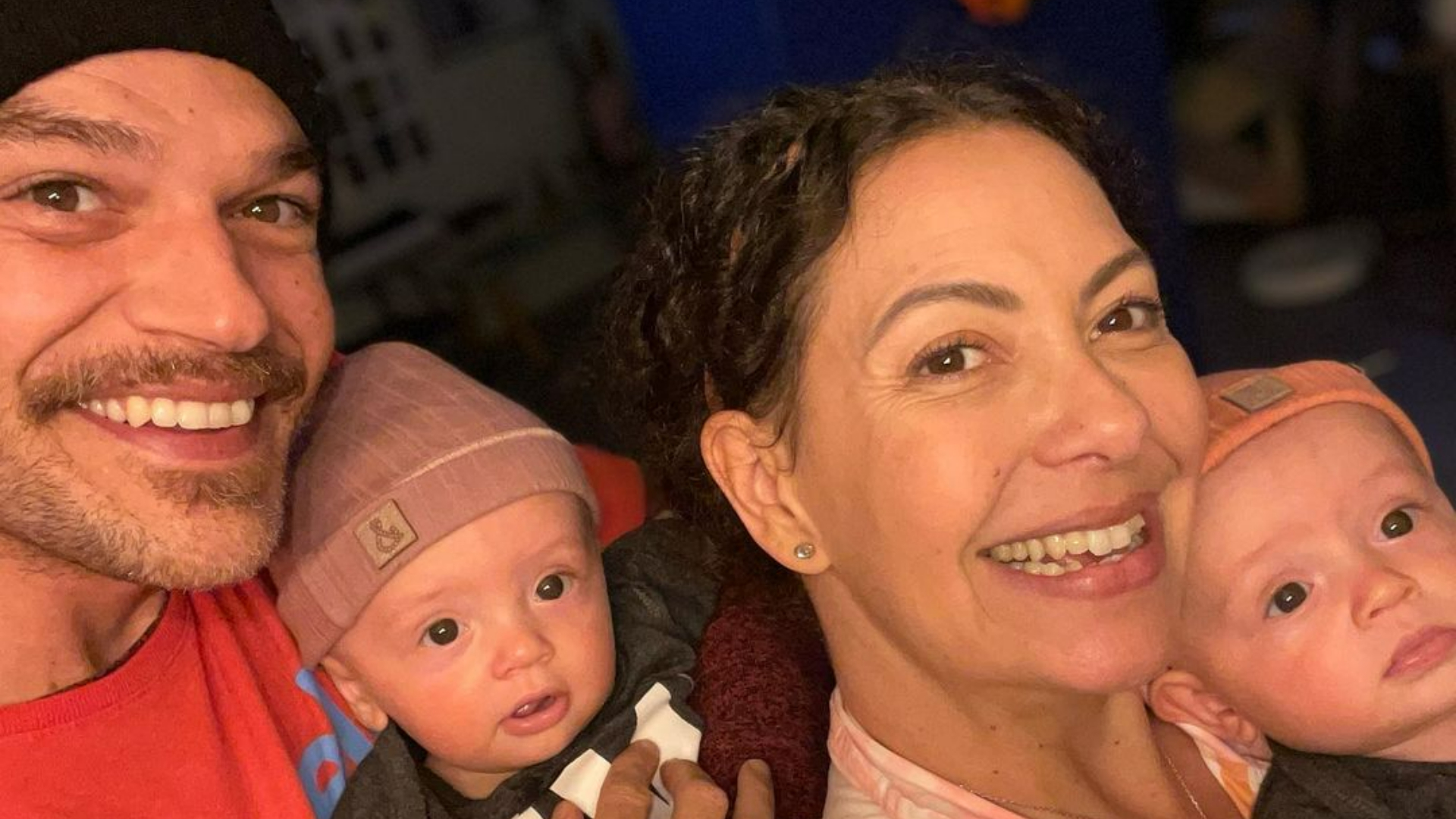 Emilio Dantas e Fabiula Nascimento curtem dia no parque coladinhos com os filhos, Roque e Raul