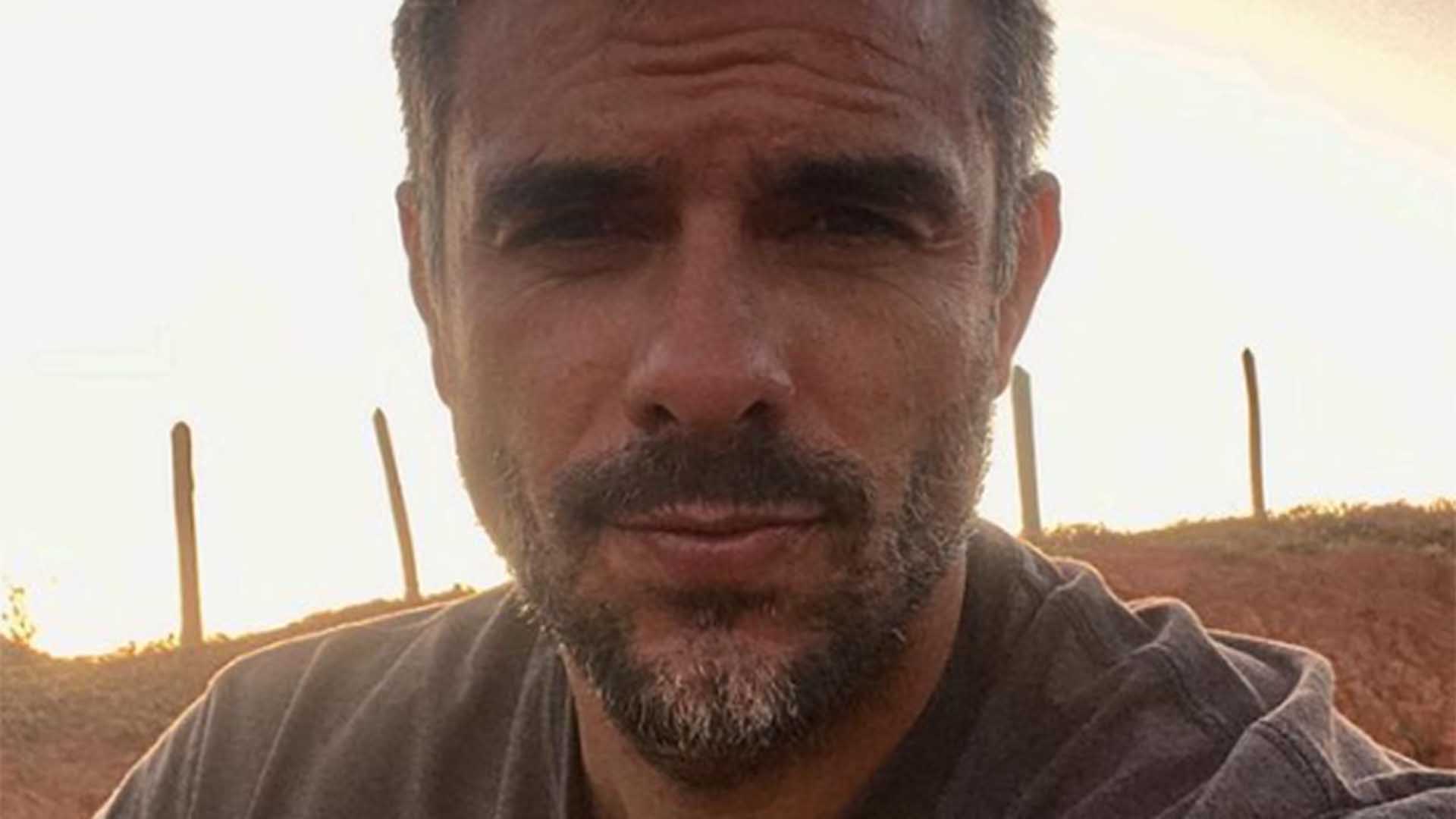 Ex-BBB Daniel Saullo leva susto com carro que quase o atropelou