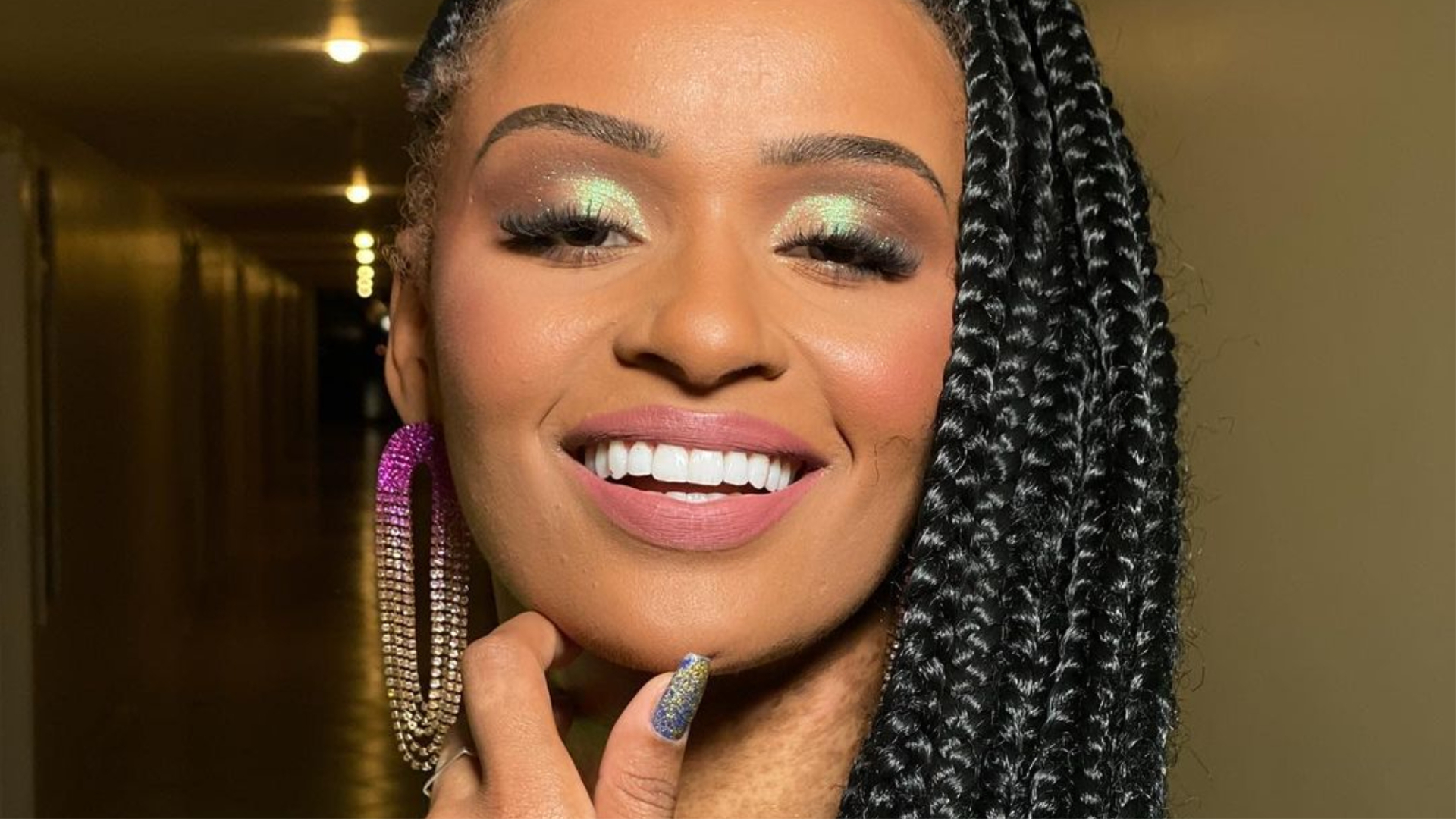 Ex-BBB Natália Deodato radicaliza o visual e exibe o resultado na web: ”Perfeição”