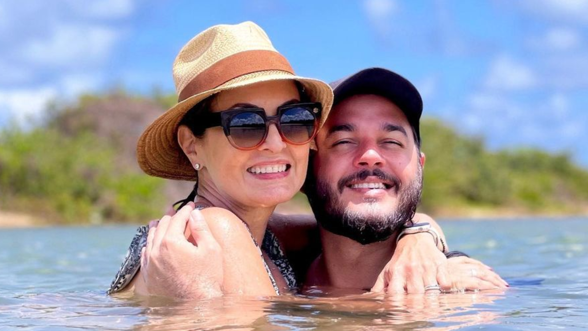 Combinando look com o namorado, Fátima Bernardes brinca: ”Se não for pra sair assim…”