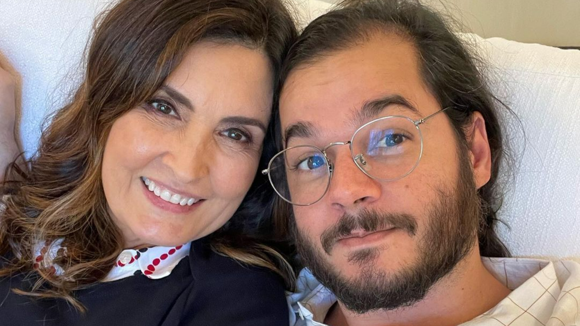 Fátima Bernardes combina look com o namorado e encanta: ”Lindos”