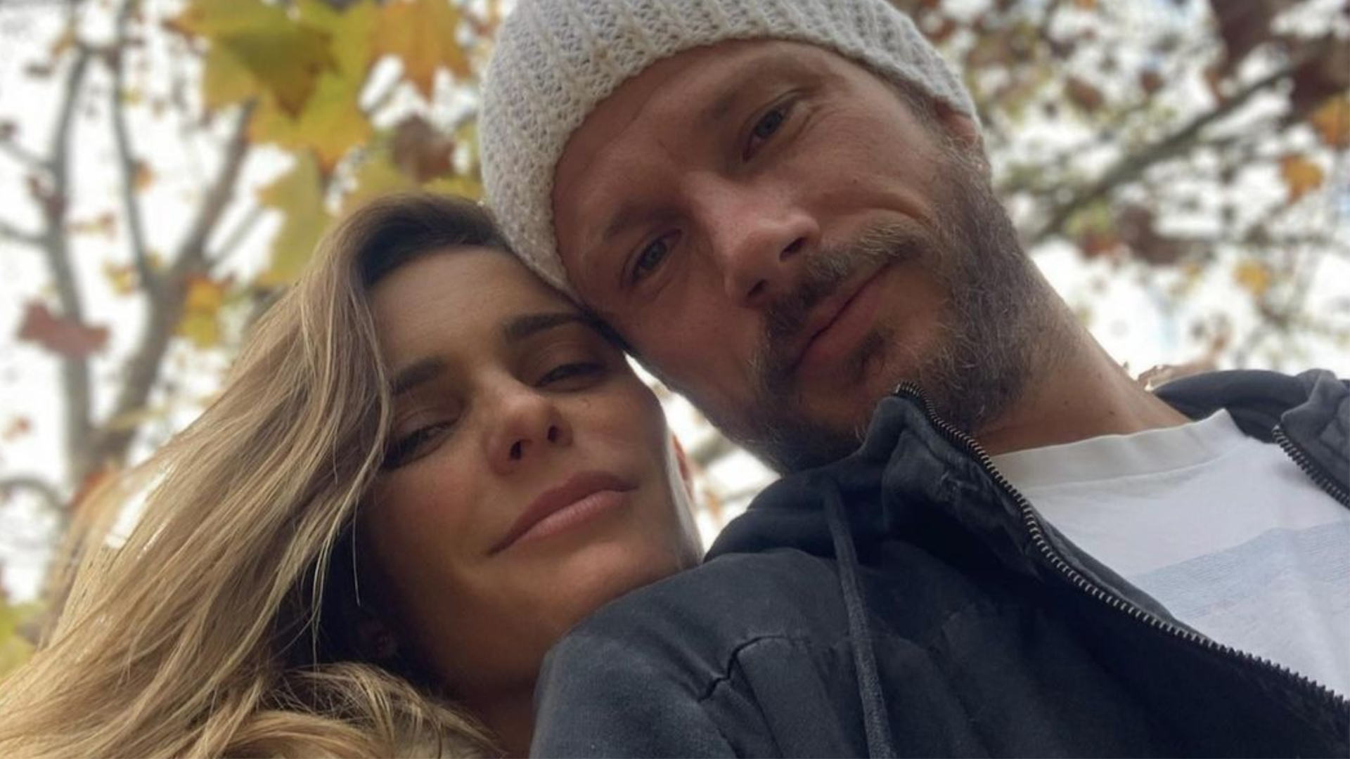 Fernanda Lima é clicada na praia pelo marido, Rodrigo Hilbert, e declara: ”Meu melhor fotógrafo”