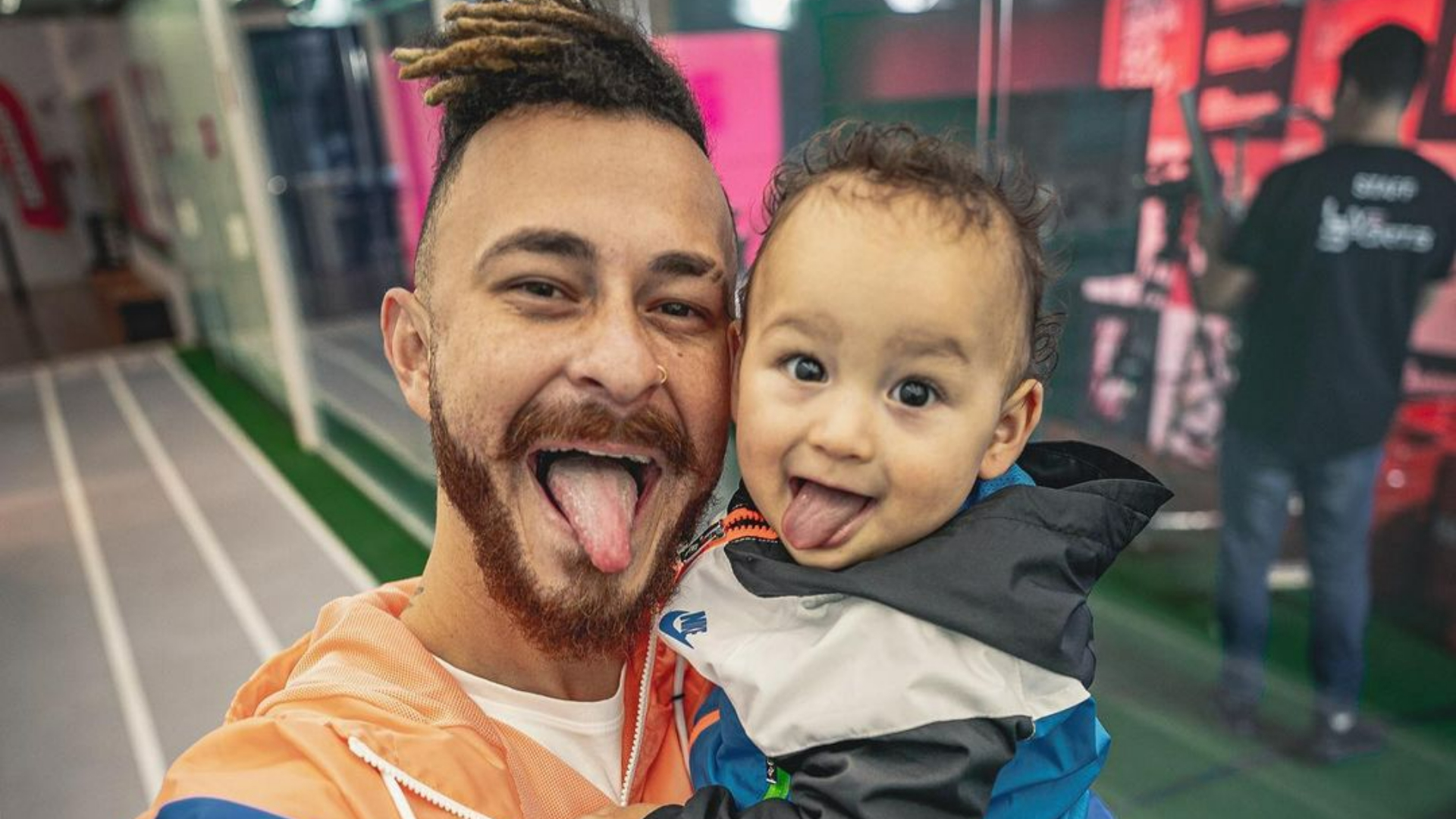 Fred faz brincadeira ao lembrar cliques do filho chorando no médico: ”O neném sempre amou ir no pediatra”