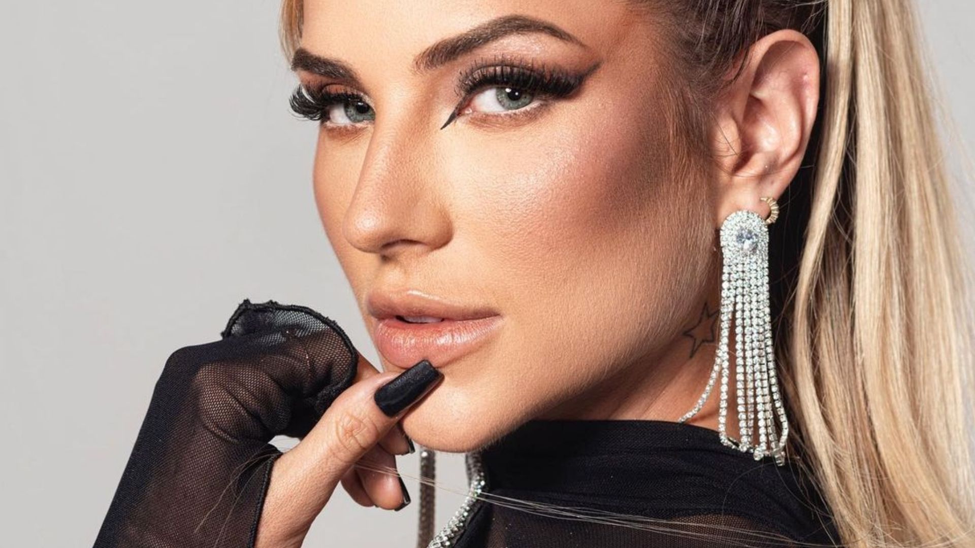 Gabi Martins ousa com decote poderoso e rouba a cena na web: “Impecável”