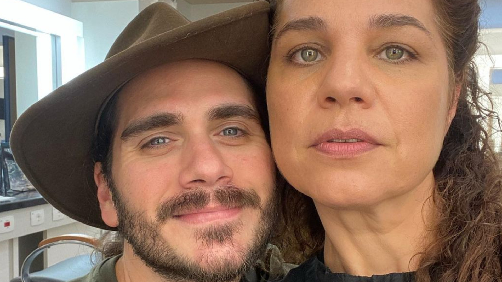 Gabriel Sater exalta talento de Isabel Teixeira, que declara: ”Praticamente da mesma família”