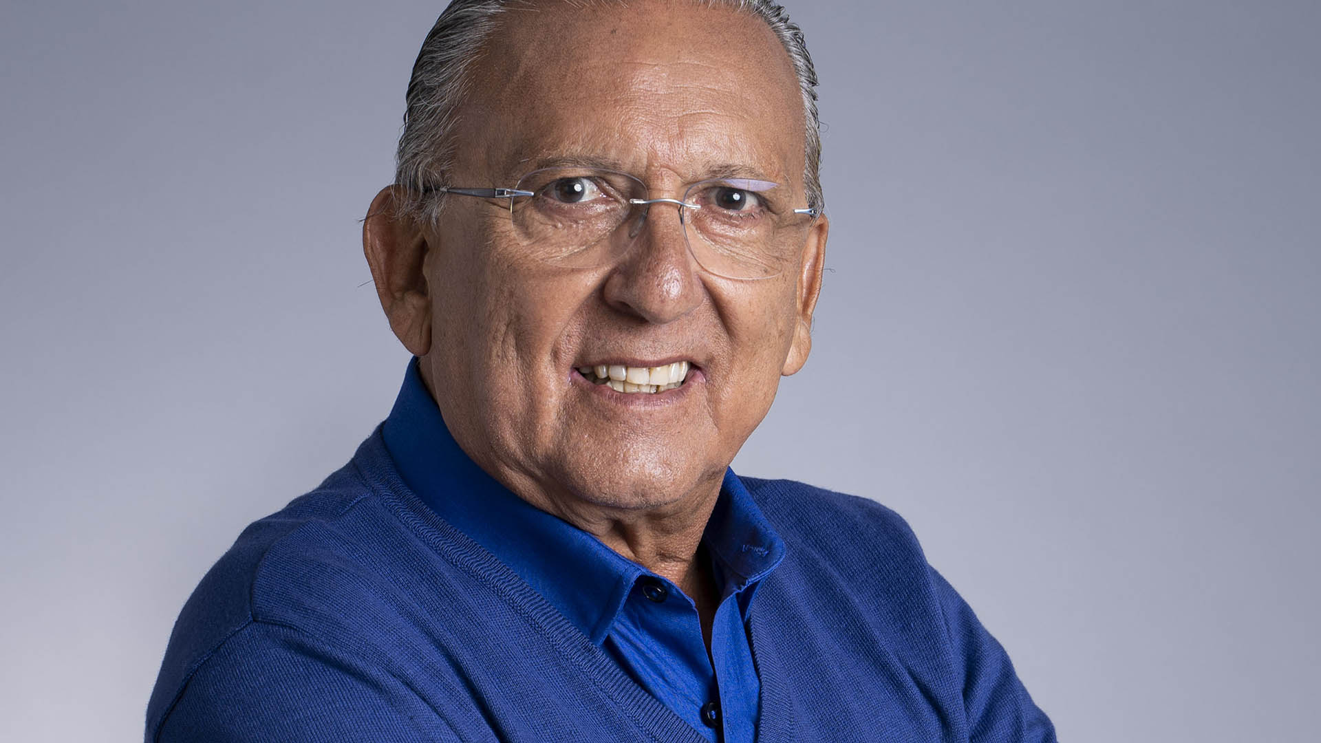 Galvão Bueno passa por cirurgia na coluna e segue internado
